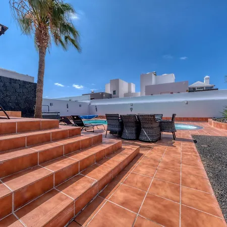 Salaria - Jacuzzi And Private Pool