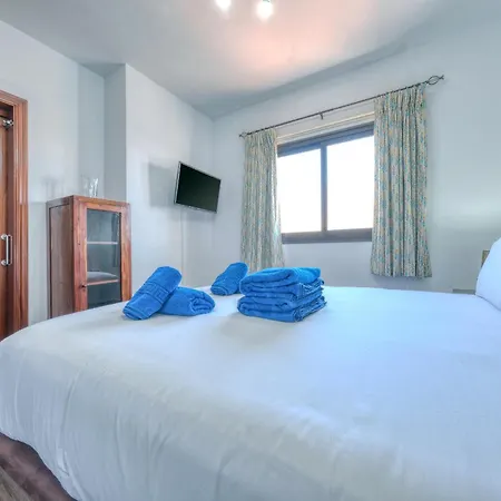 Salaria - Jacuzzi And Private Pool