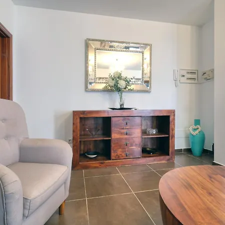 Salaria - Jacuzzi And Private Pool