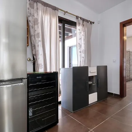 Salaria - Jacuzzi And Private Pool